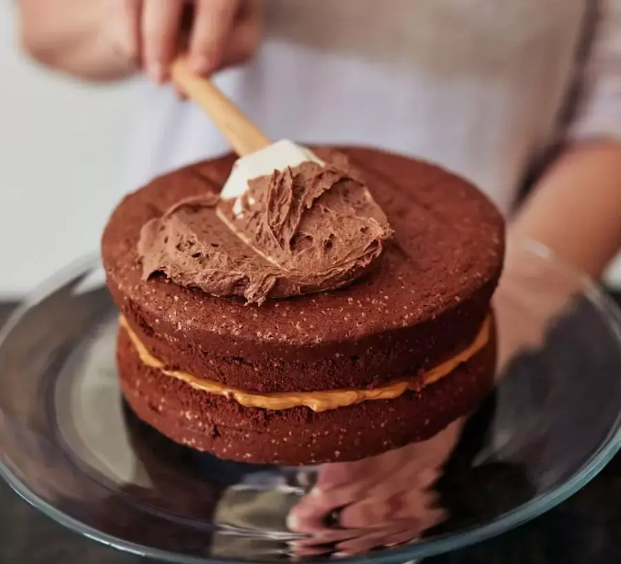 برس و لیسک سیلیکونی سفید دسته چوبی